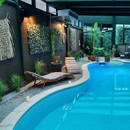 With Private Pool In 350 M²