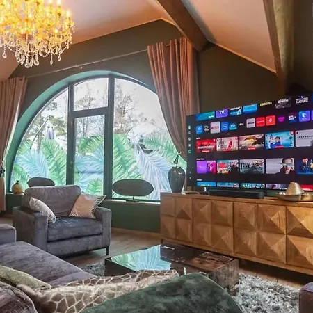 With Private Pool In 350 M² Hamois