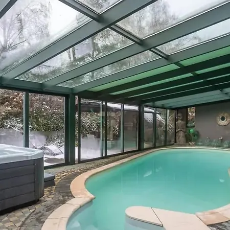 With Private Pool In 350 M²