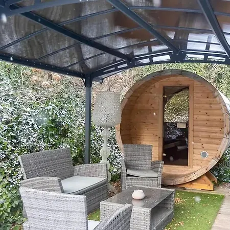 With Private Pool In 350 M² * Hamois