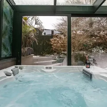 With Private Pool In 350 M² *