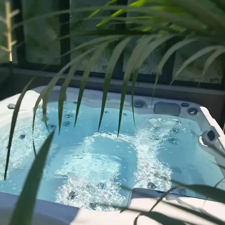 With Private Pool In 350 M²