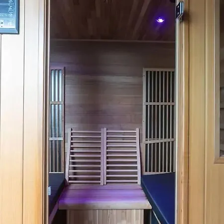With Private Pool In 350 M²