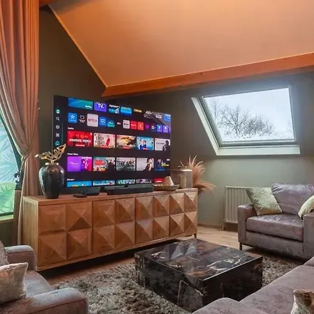With Private Pool In 350 M²