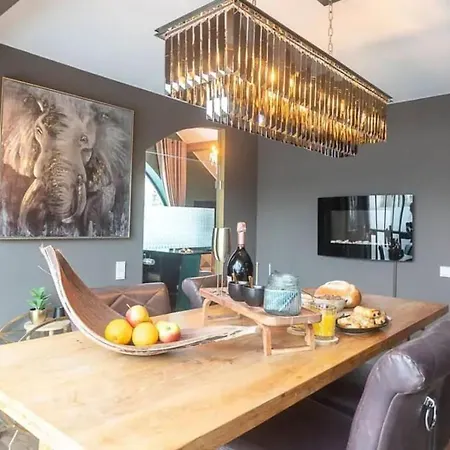 With Private Pool In 350 M² * Hamois