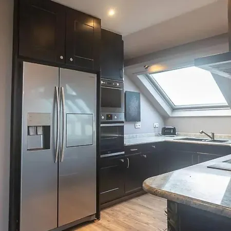 With Private Pool In 350 M² Villa